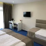 Family Avenue Homestay