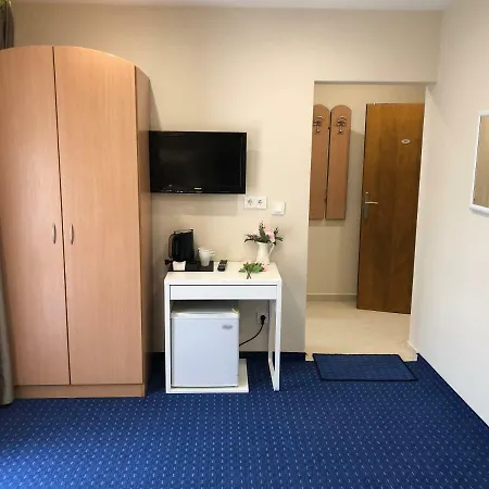 Проживание в семье Family Avenue Китен