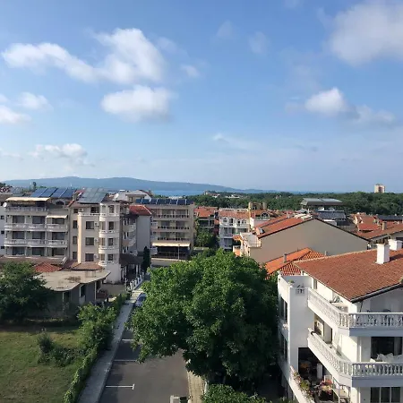 Проживание в семье Family Avenue Китен