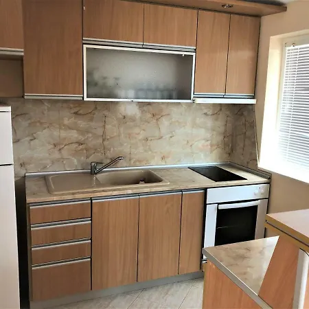 Family Avenue Китен