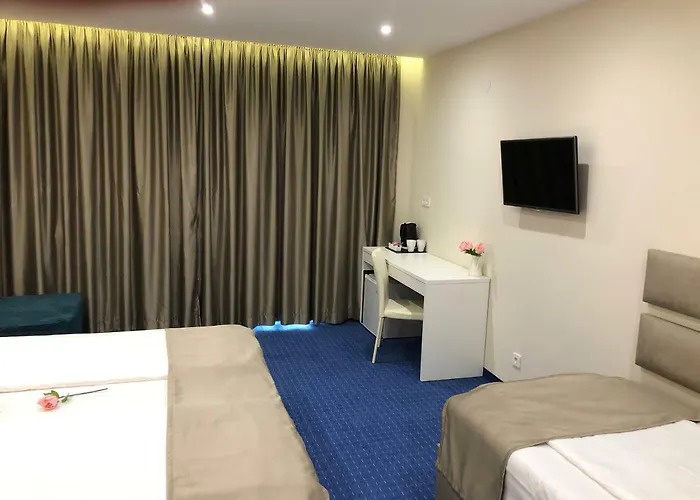 Family Avenue Китен